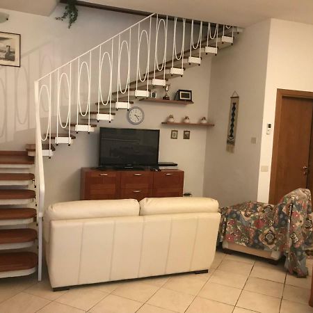ヴィアレッジョ Casa Lucianaヴィラ エクステリア 写真
