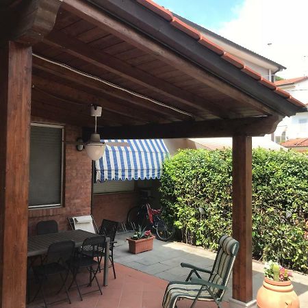 ヴィアレッジョ Casa Lucianaヴィラ エクステリア 写真